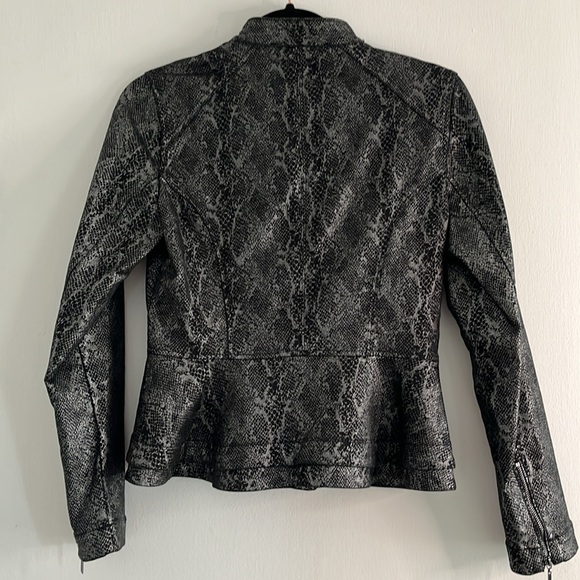 White House, black market, Foiled Denim Python-Print Peplum Jacket size XS - Picture 6 of 6